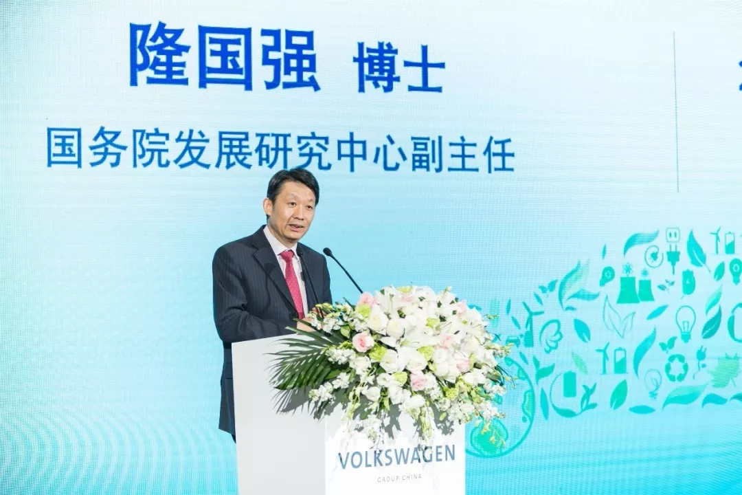 2018中国汽车产业发展报告 深入探讨新时代的新能源汽车产业发展战略