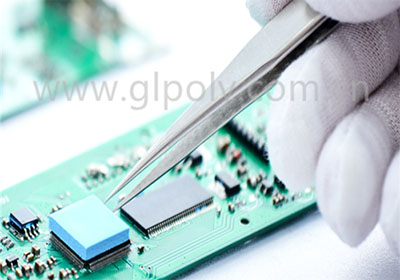 将边缘孔改为留豁口，既规避缺陷又保证强度，客户连续2个新项目下单金菱通达导热硅胶片